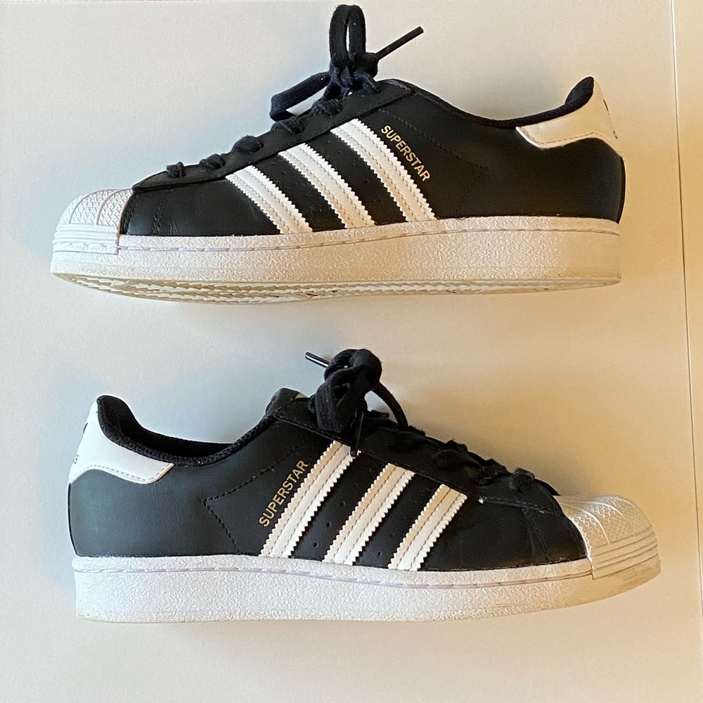 Adidas Superstar Shoes! LIGHT WEAR! Comfy!